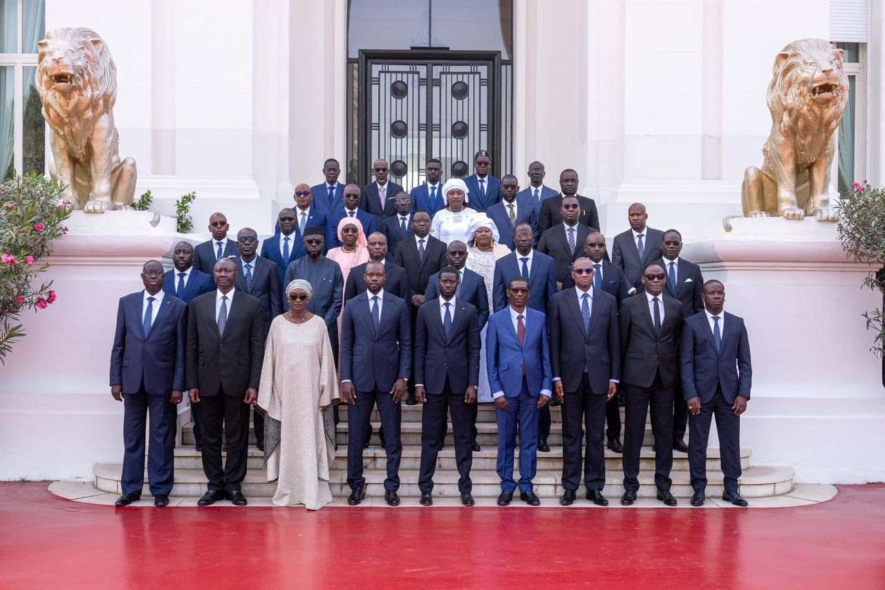 SENEGAL : le président Faye nomme un gouvernement “de rupture” avec de nouveaux visages